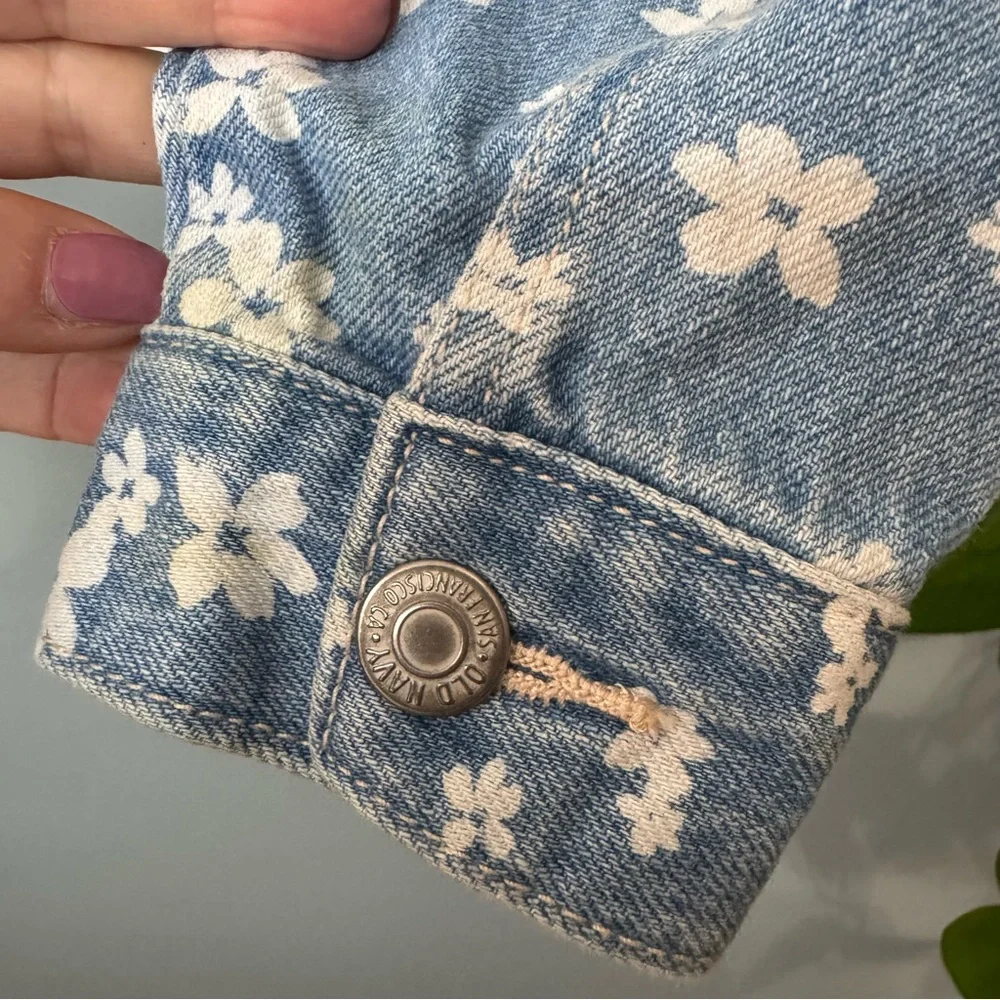 Old Navy Cropped Floral-Print Jean Trucker Jacket for Girls. Medium